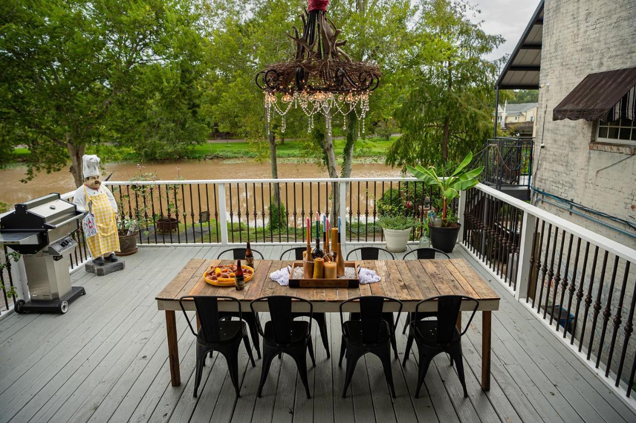 Chateau Royale, Pet Friendly, On Bayou, Downtown! ニューアイビーリア エクステリア 写真