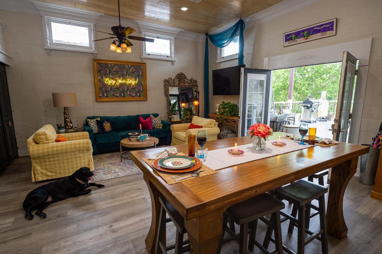 Chateau Royale, Pet Friendly, On Bayou, Downtown! ニューアイビーリア エクステリア 写真