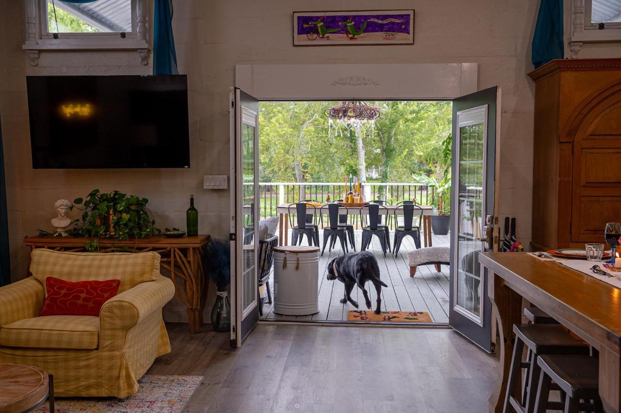 Chateau Royale, Pet Friendly, On Bayou, Downtown! ニューアイビーリア エクステリア 写真