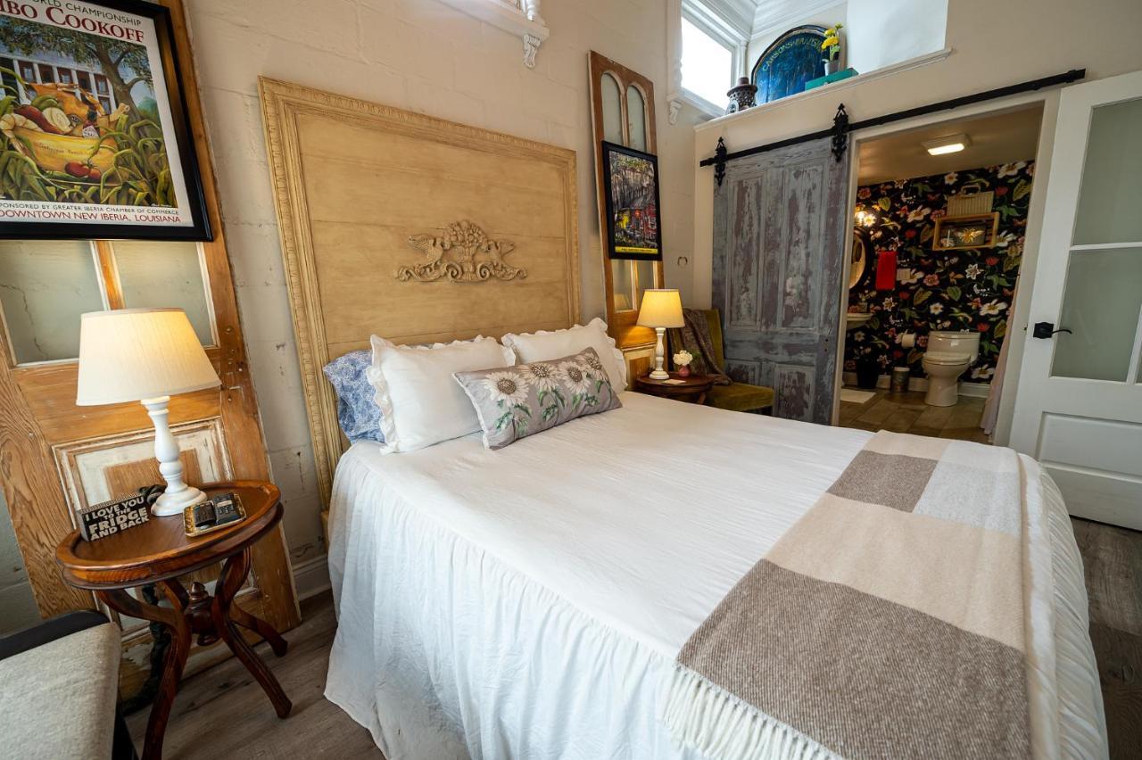 Chateau Royale, Pet Friendly, On Bayou, Downtown! ニューアイビーリア エクステリア 写真