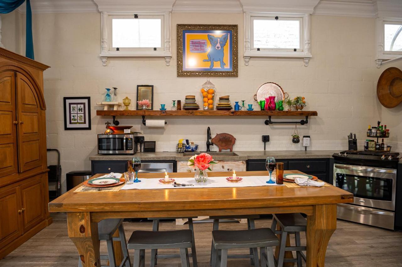 Chateau Royale, Pet Friendly, On Bayou, Downtown! ニューアイビーリア エクステリア 写真