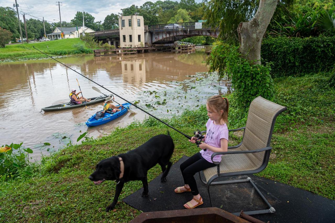 ニューアイビーリア Chateau Royale, Pet Friendly, On Bayou, Downtown!ヴィラ エクステリア 写真