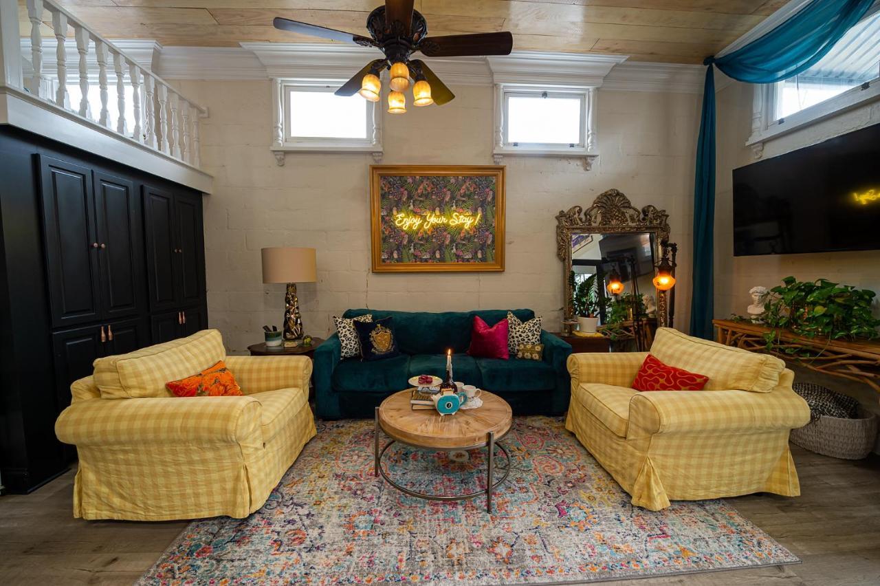 Chateau Royale, Pet Friendly, On Bayou, Downtown! ニューアイビーリア エクステリア 写真