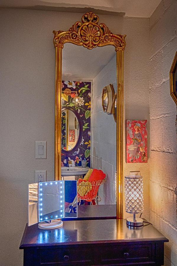 Chateau Royale, Pet Friendly, On Bayou, Downtown! ニューアイビーリア エクステリア 写真