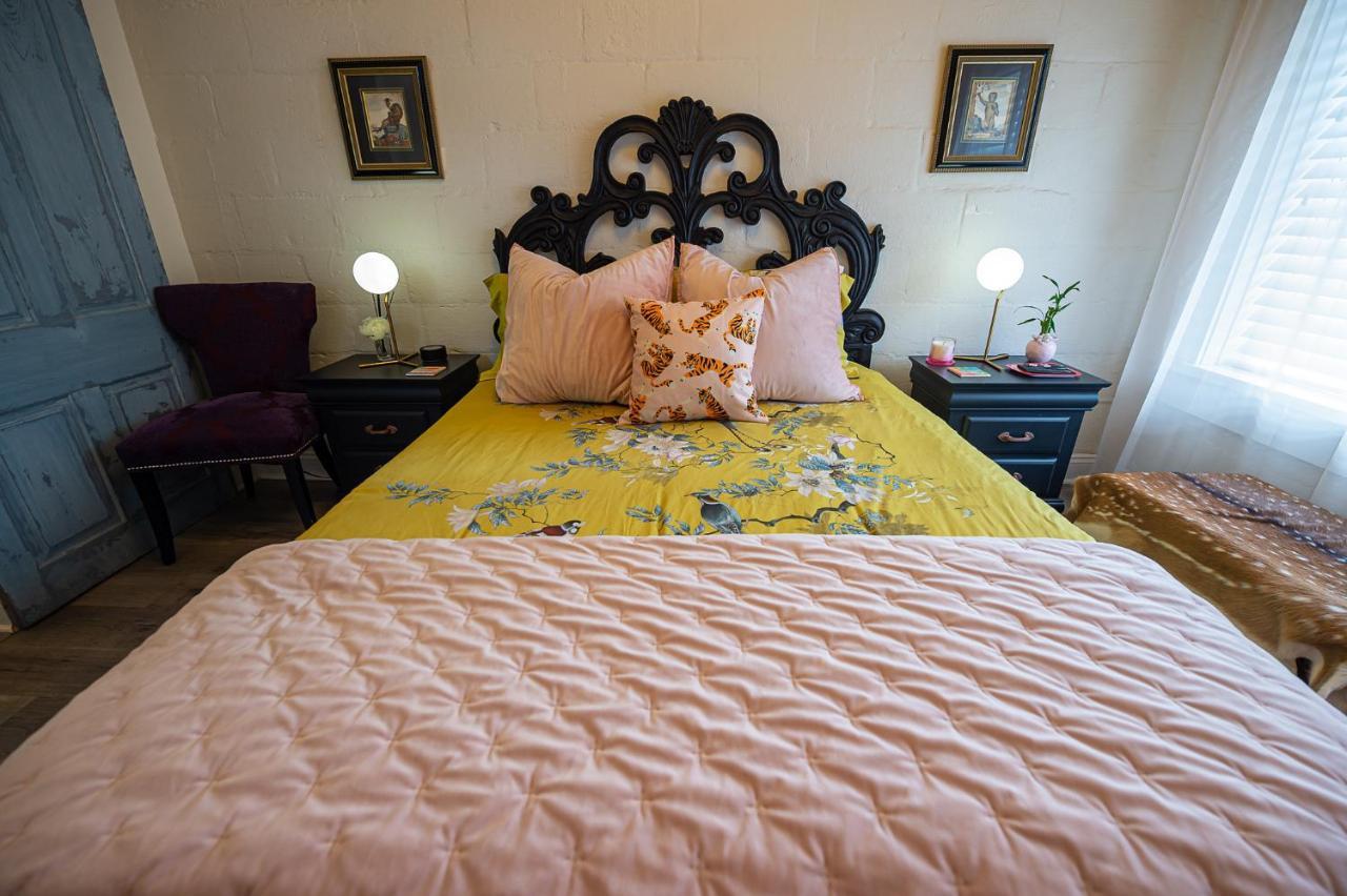 Chateau Royale, Pet Friendly, On Bayou, Downtown! ニューアイビーリア エクステリア 写真